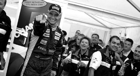 Casper Elgaard og Team Essex fejre DTC mesterskabet 2005.
(Foto: Glen Olsen / GOFOTO.dk)